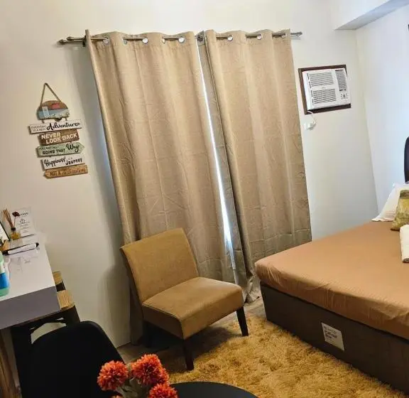 ファミリーステューディオ, Jets 3 Condo Rentals