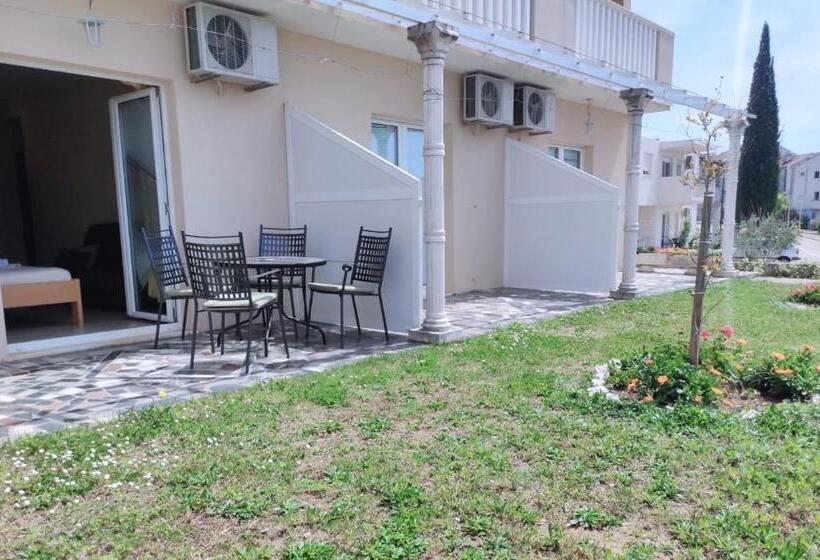 استودیوی استاندارد با چشم‌انداز دریا, Apartments Draženka