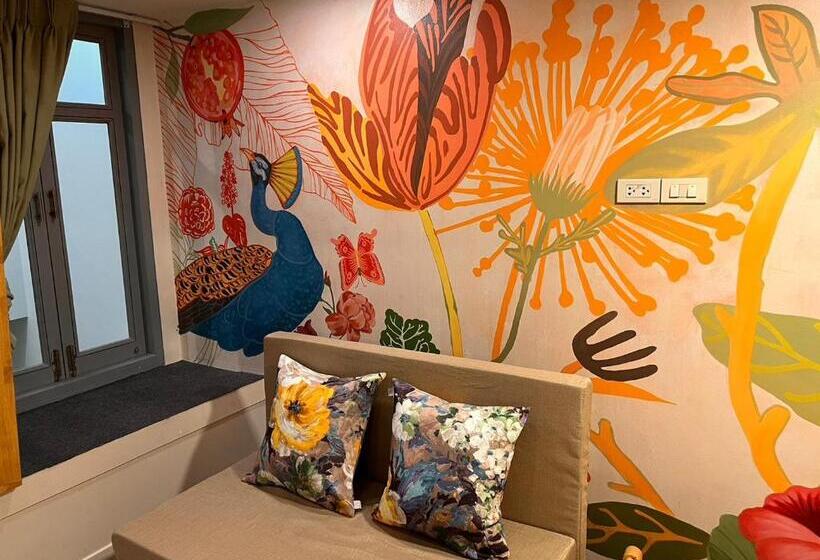 اتاق استاندارد سه نفره, Suraya Bangkok