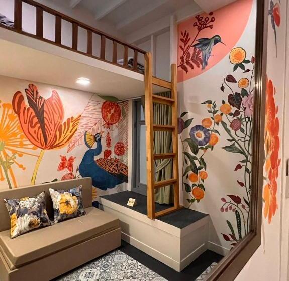 اتاق استاندارد سه نفره, Suraya Bangkok