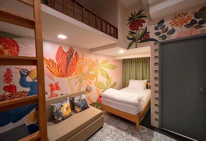 اتاق استاندارد سه نفره, Suraya Bangkok