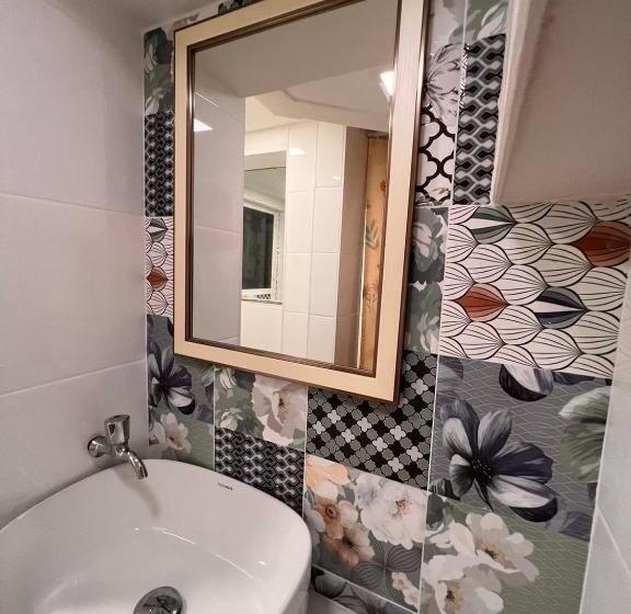 اتاق استاندارد سه نفره, Suraya Bangkok