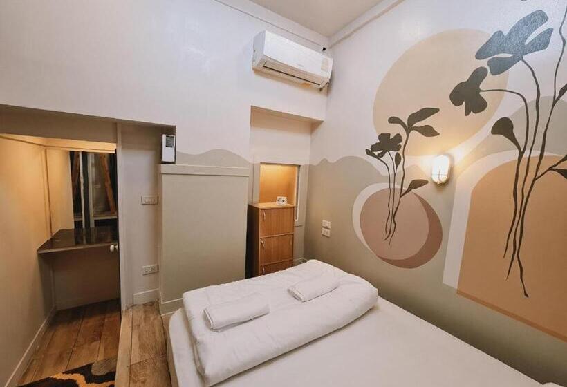 اتاق کلاسیک سه تخته, Suraya Bangkok