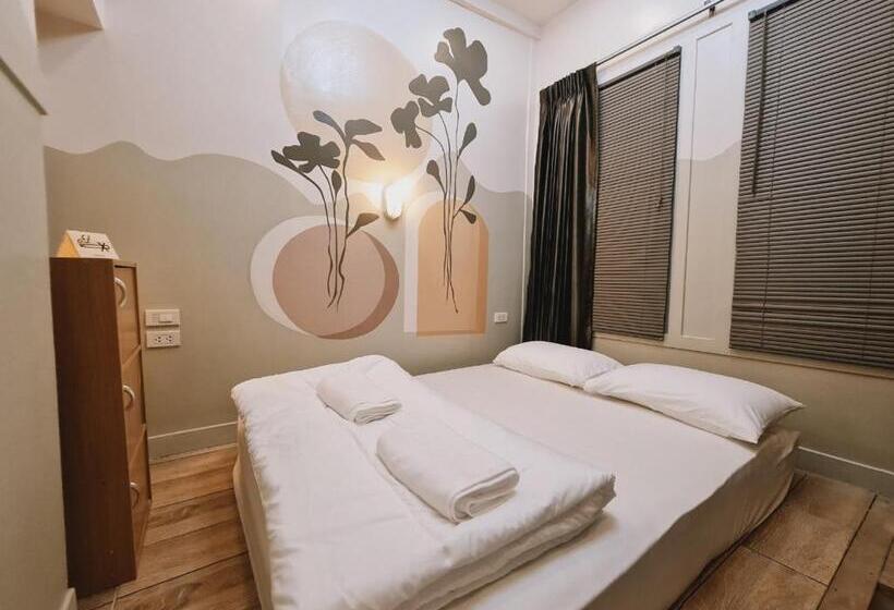 Quarto Triplo Clássico, Suraya Bangkok