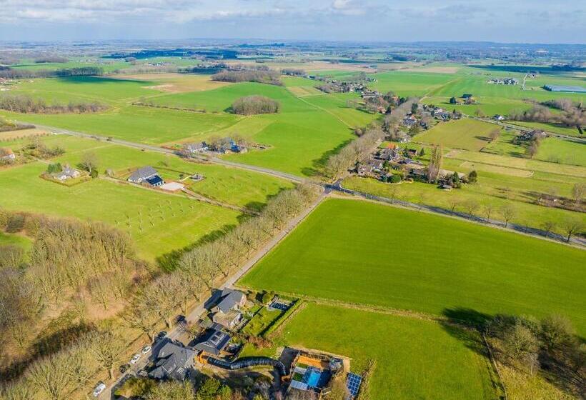 4인용 수피리어 룸, Bubbles On The Hills