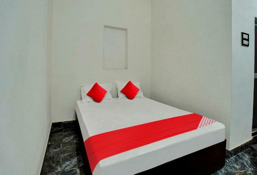 غرفة كلاسيكية ثلاثية, Pop 81282  White Town