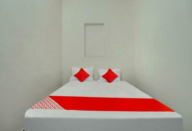 غرفة كلاسيكية ثلاثية, Pop 81282  White Town