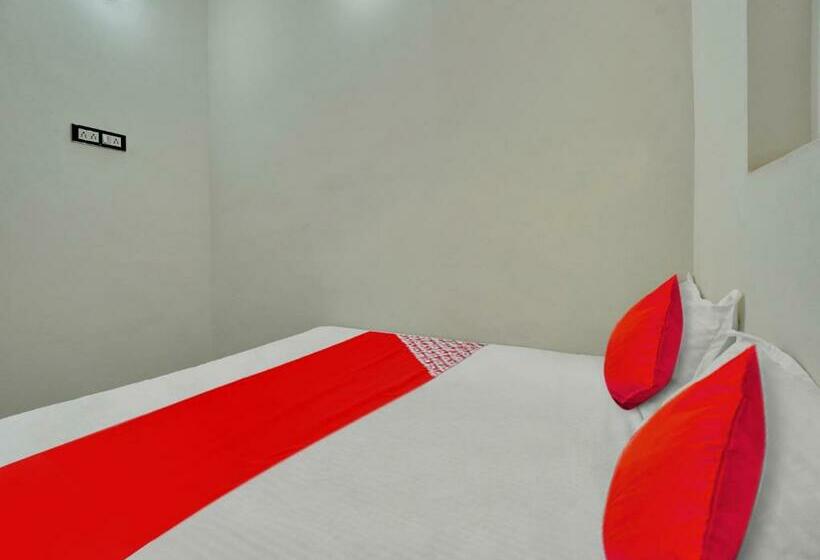 غرفة كلاسيكية ثلاثية, Pop 81282  White Town