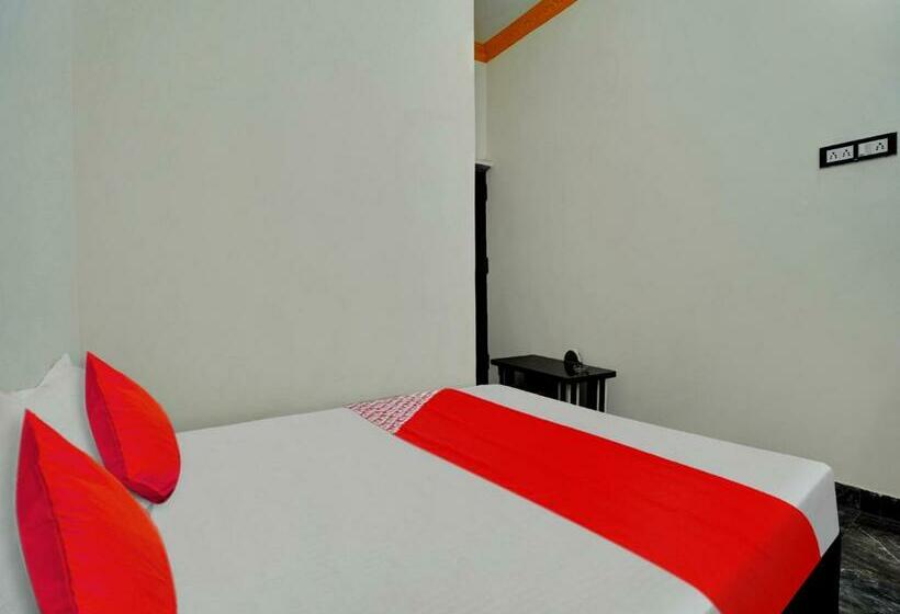 غرفة كلاسيكية ثلاثية, Pop 81282  White Town