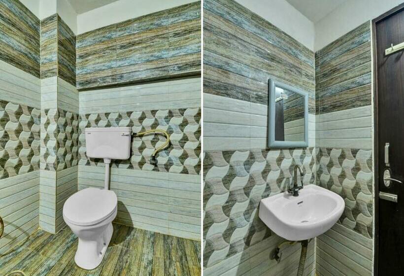 غرفة كلاسيكية ثلاثية, Pop 81282  White Town