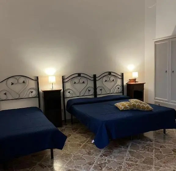 اتاق استاندارد سه نفره, Savoia 96