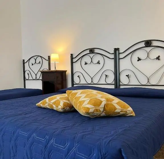 اتاق استاندارد سه نفره, Savoia 96