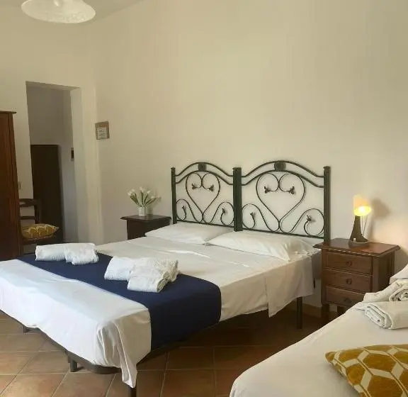اتاق استاندارد سه نفره, Savoia 96