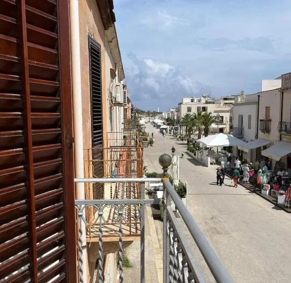 اتاق استاندارد چهار تخته, Savoia 96