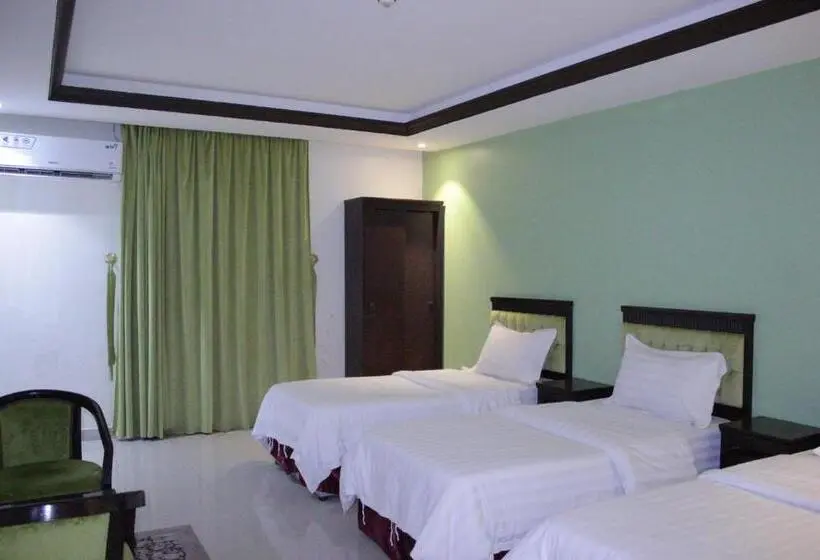 Deluxe Kolmen Hengen Huone, Altamyoiz Sirved Apartments