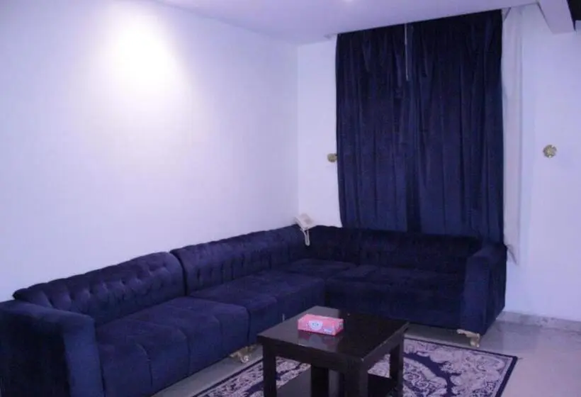 Deluxe Kolmen Hengen Huone, Altamyoiz Sirved Apartments