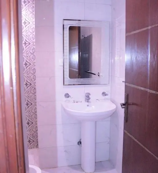 Deluxe Kolmen Hengen Huone, Altamyoiz Sirved Apartments