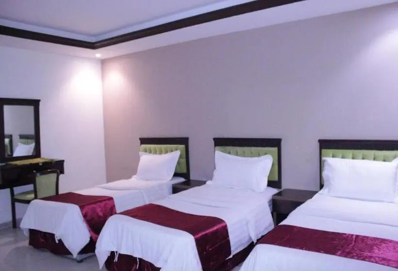 Deluxe Kolmen Hengen Huone, Altamyoiz Sirved Apartments