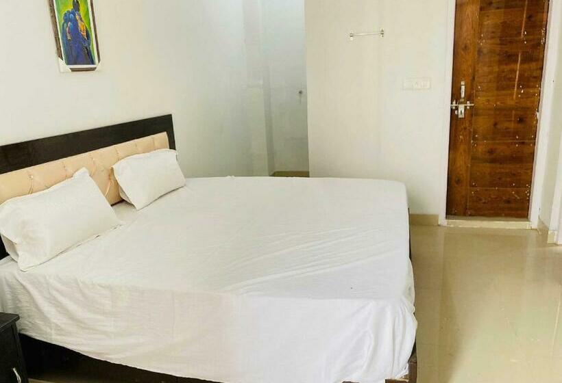 חדר קלאסי לשלושה, Oyo 89244 Saras Regidence