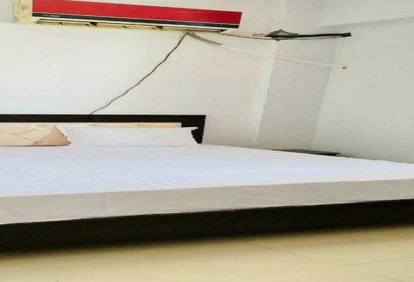 חדר קלאסי לשלושה, Oyo 89244 Saras Regidence