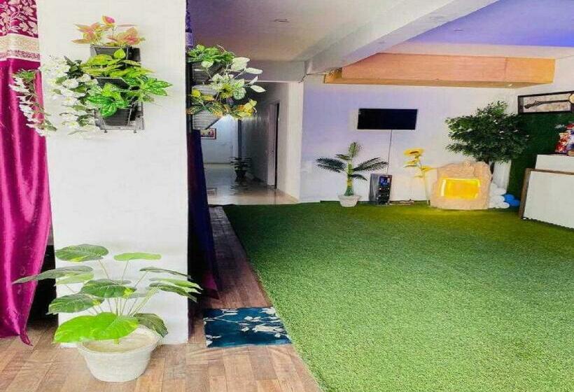 חדר קלאסי לשלושה, Oyo 89244 Saras Regidence