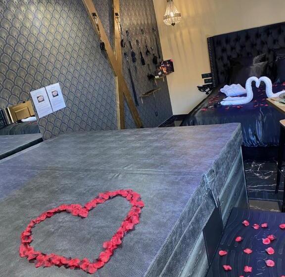 Люкс с гидромассажем, Désirs D Une Nuit Loveroom Jacuzzi