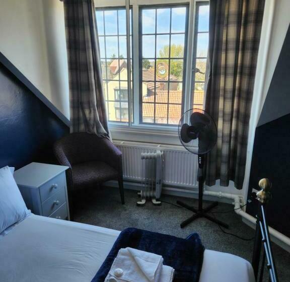 غرفة ديلوكس, The Ship Inn