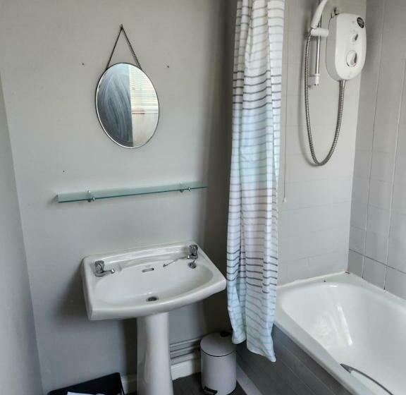 غرفة عائلية حمام مشترك, The Ship Inn