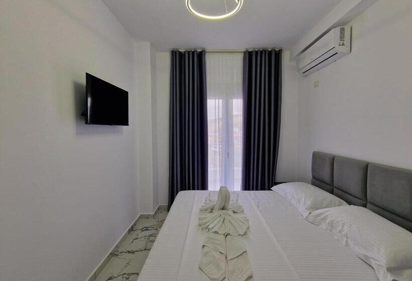 Camera Deluxe, Vila Klari