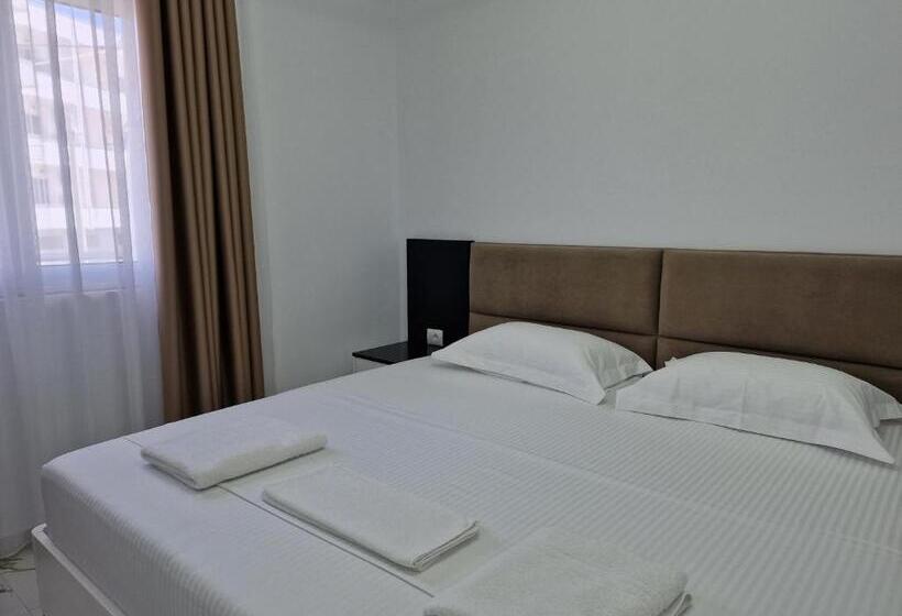 Camera Deluxe, Vila Klari