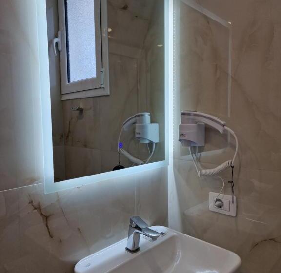 Camera Deluxe, Vila Klari