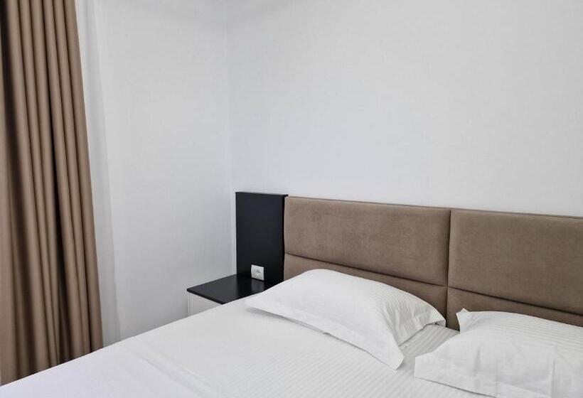 Camera Deluxe, Vila Klari