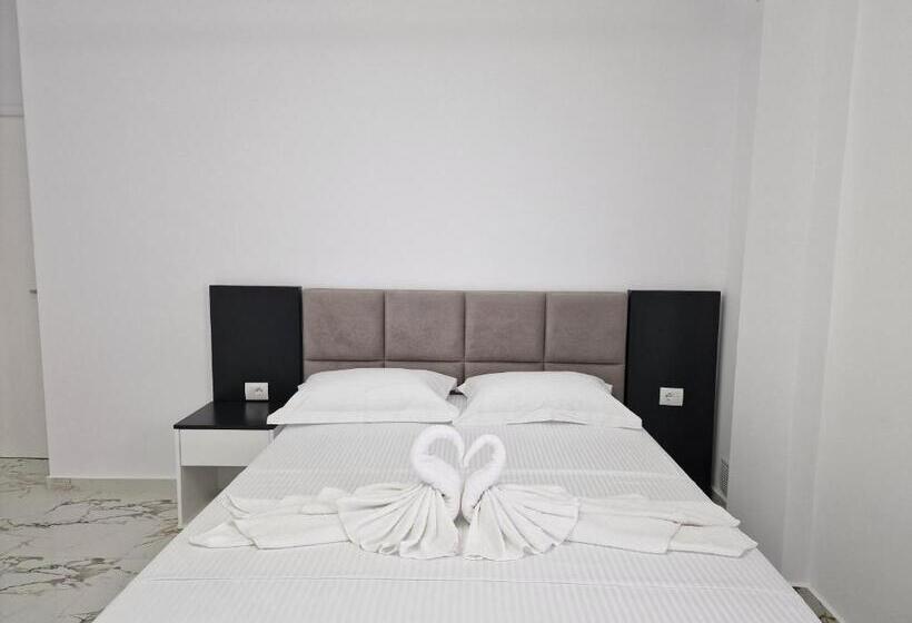 Camera Deluxe, Vila Klari