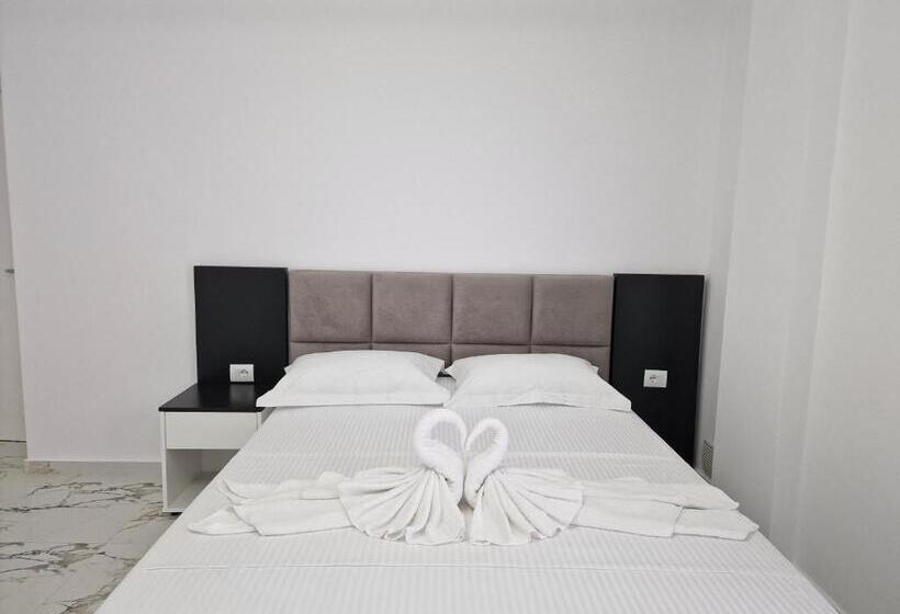 Camera Deluxe, Vila Klari