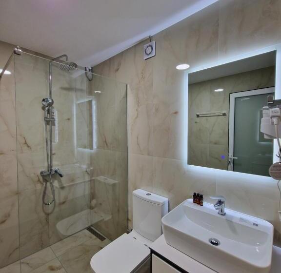 Camera Deluxe, Vila Klari