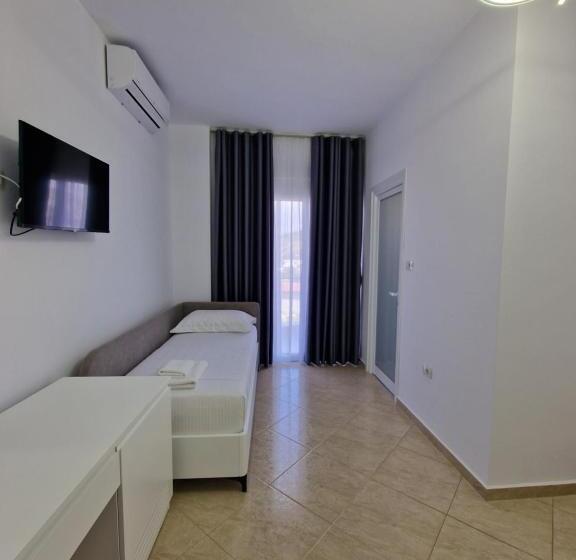 Camera Tripla Deluxe, Vila Klari