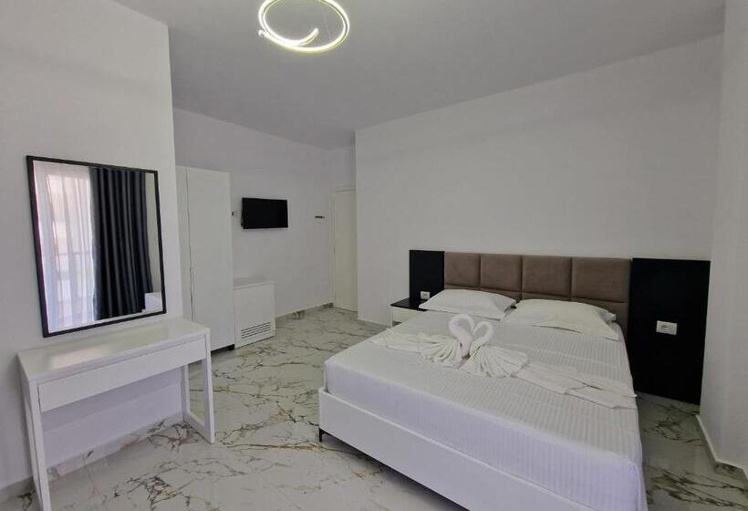 Camera Tripla Deluxe, Vila Klari