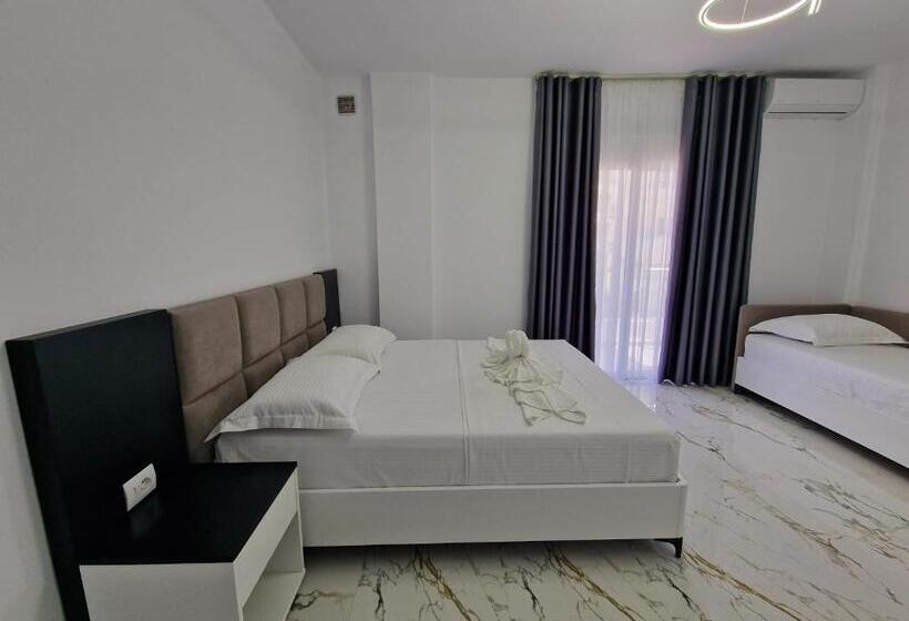 Camera Tripla Deluxe, Vila Klari