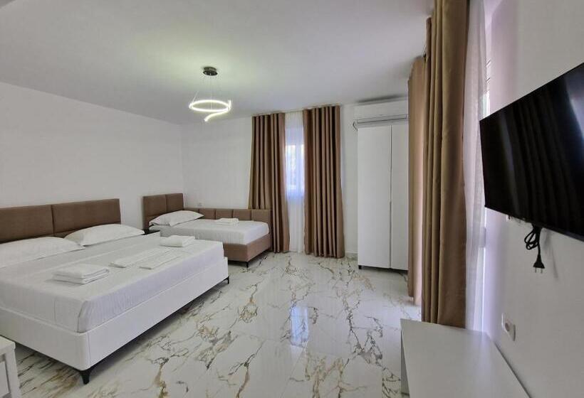 Camera Tripla Deluxe, Vila Klari