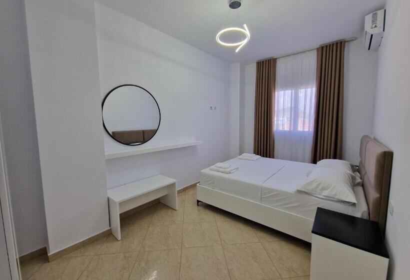 Camera Tripla Deluxe, Vila Klari