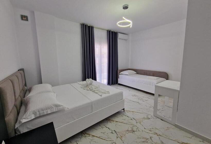 Camera Tripla Deluxe, Vila Klari