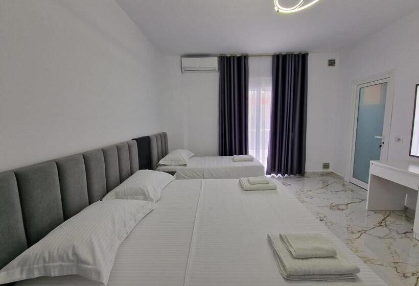 Camera Tripla Deluxe, Vila Klari