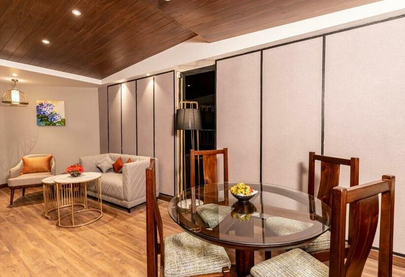 Люкс Повышенной Комфортности, Fortune Khajjiar Member Itc S Hotel Group