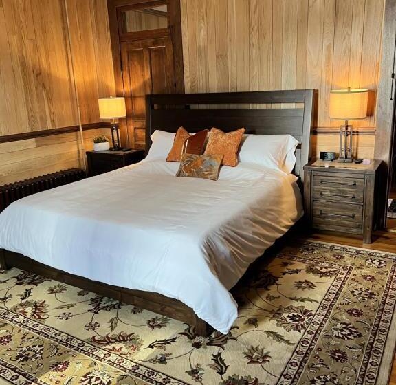 Номер Стандарт Кровать Кинг Адаптированный для Инвалидов, Monterey Inn