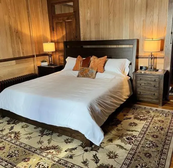 身障者適用キングサイズベッドルーム, Monterey Inn