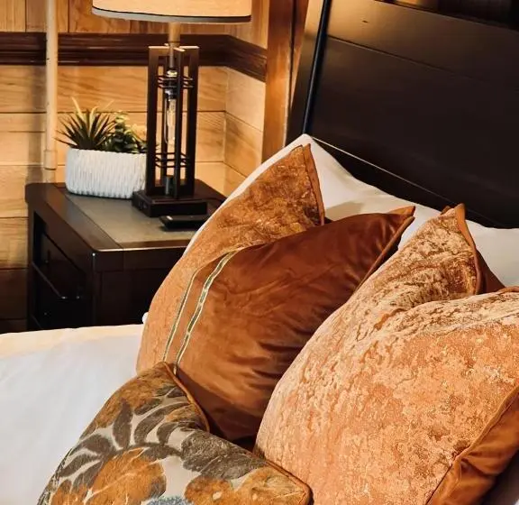 身障者適用キングサイズベッドルーム, Monterey Inn