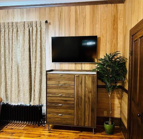 Номер Стандарт Кровать Кинг Адаптированный для Инвалидов, Monterey Inn