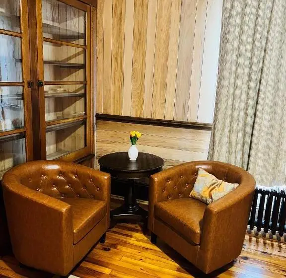 デラックスルーム, Monterey Inn