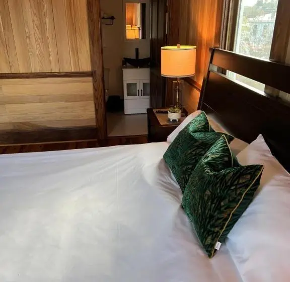 キングサイズベッドのデラックスルーム, Monterey Inn