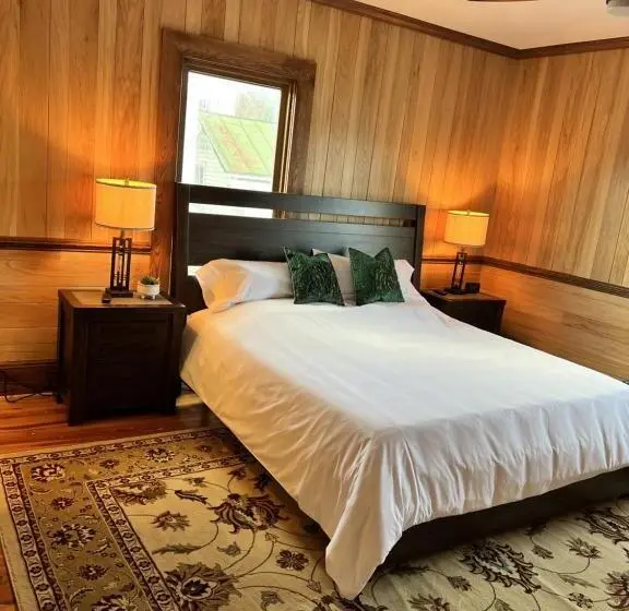 キングサイズベッドのデラックスルーム, Monterey Inn